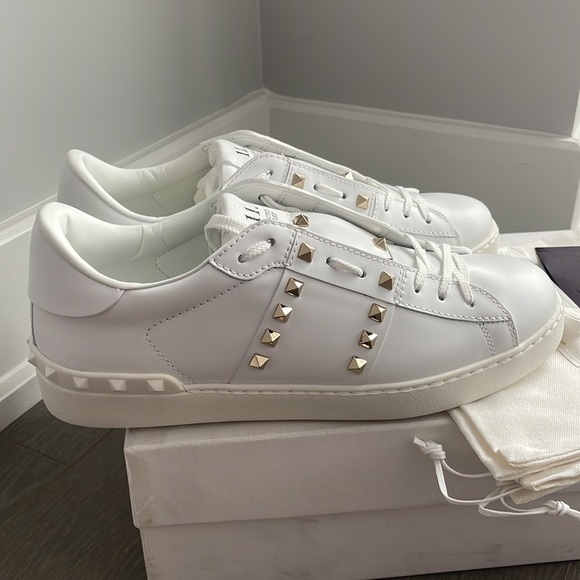 BRAND NEW Valentino Garavani White Rockstud Sneakers - Picture 2 of 6